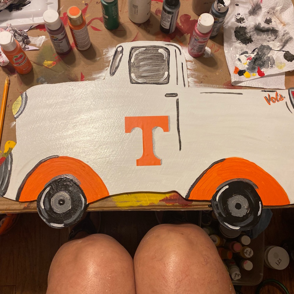 Tennessee Vols fan little red truck door hanger with bow.
